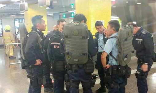 特勤队2，港剧《叛逃》和电影《赤道》中的香港CTRU反恐特勤队图9