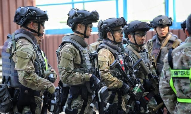 特勤队2，港剧《叛逃》和电影《赤道》中的香港CTRU反恐特勤队图13