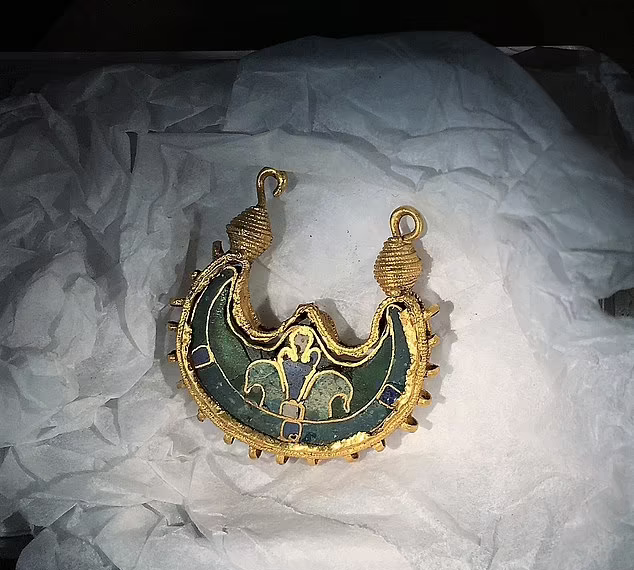 酋长的礼物，丹麦发现神秘金耳环，可能是拜占庭皇帝送给维京酋长的礼物图4